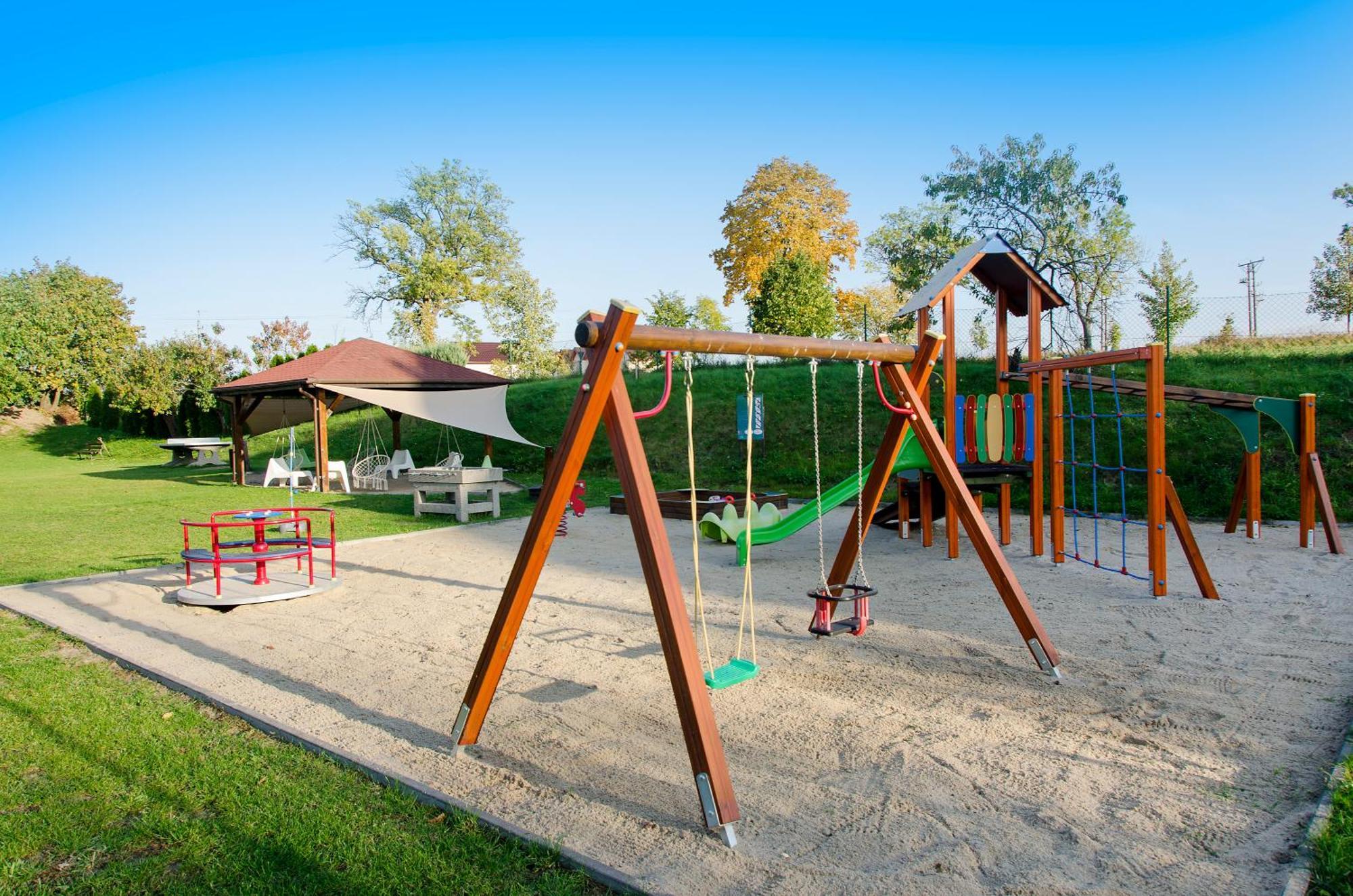 Arenda Apartamenty&Domki Caloroczne Sierakow  Exterior photo